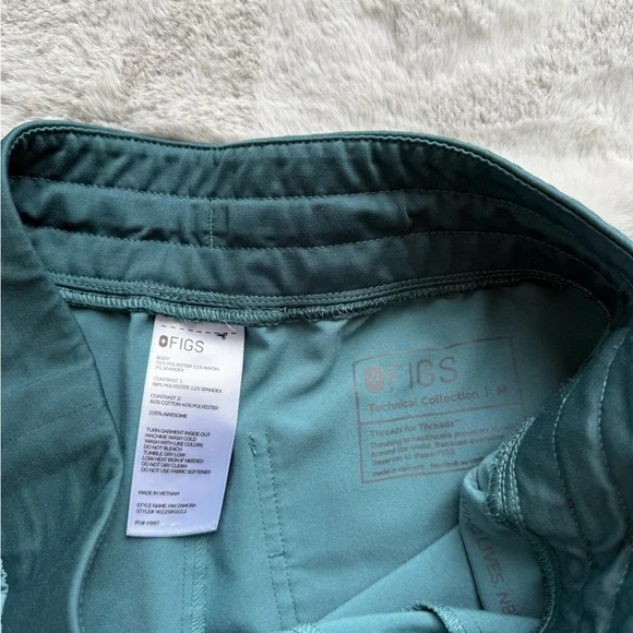 Figs Teal Women's scrub set - Picture 4 of 7